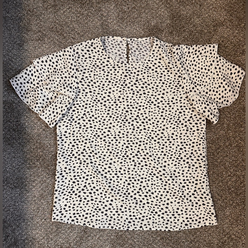 Women’s business casual top, size large.